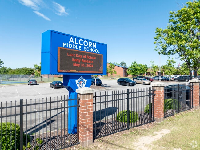 Alcorn Middle School near College Place has an overall Niche grade of C-.
