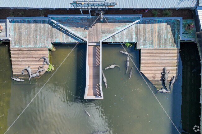 Gatorland, about 3 miles south, showcases alligators, shows, and a zip line.