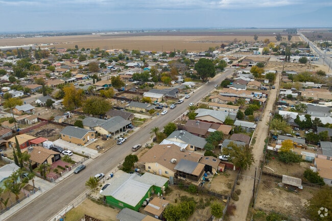 Lamont is a quiet city with amenities close by.