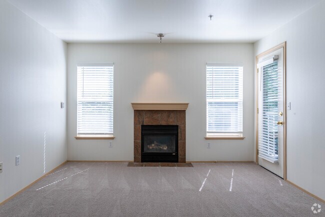 2BR, 2BA - 886 SF