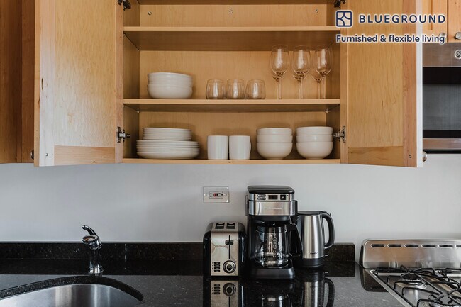 95 Christopher St unit FL6-ID1681, New York, NY 10014 - photo 7