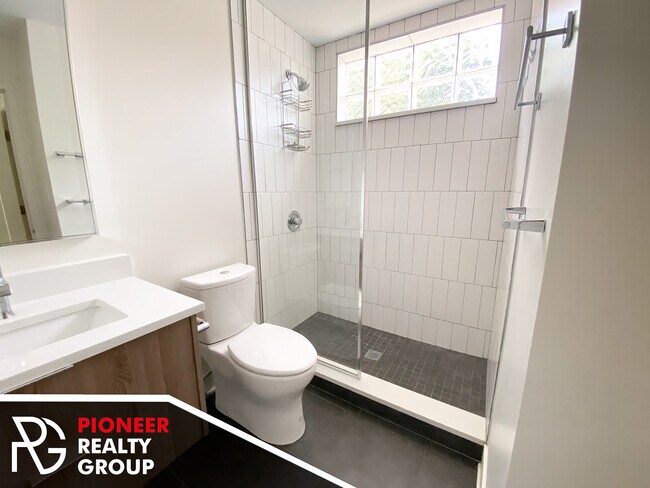 1014 W Grace St unit 944-A102, Chicago, IL 60613 - photo 4