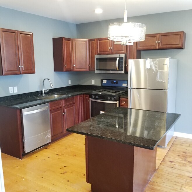 69 Catharine St unit 3, Worcester, MA 01605 - photo 1