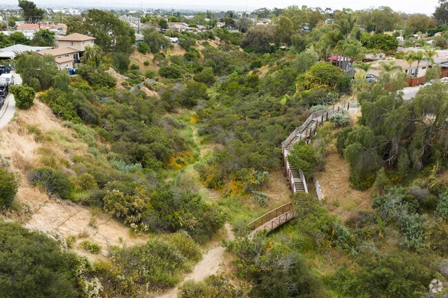 Long scenic trails wind through Hollywood Canyon in Azalea-Hollywood Park.