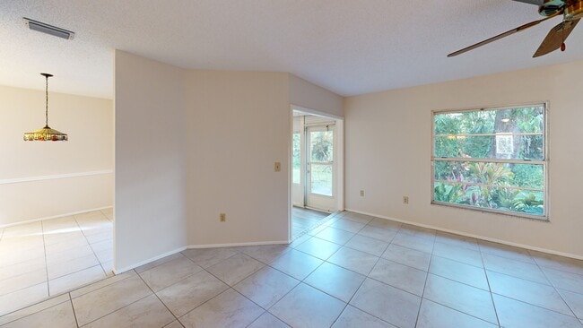 3941 Oakhurst Blvd unit 3014, Sarasota, FL 34233 - photo 2