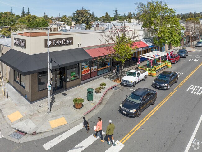 A small retail area is close to Reservoir Hill in Oakland with stores and restaurants.