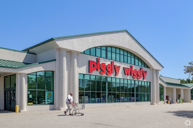 Piggly Wiggly is centrally located for grocery shopping in South Sumter.