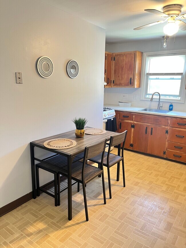 52 Gould Dr unit Furnished apartment, East Hartford, CT 06118 - photo 4