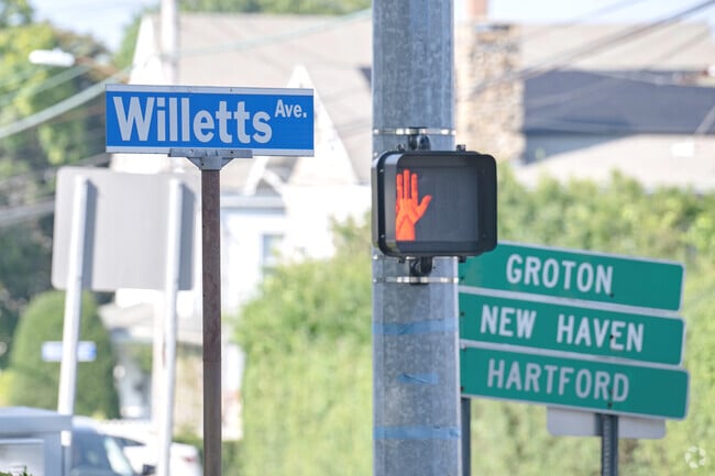 Willetts Avenue is the central artery of the eponymous neighborhood in New London.