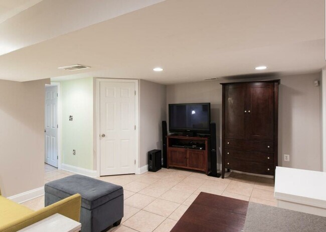 632 Lamont St NW unit B, Washington, DC 20010 - photo 5