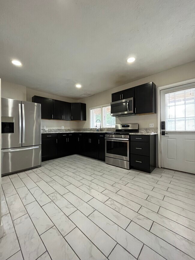 52 Germain Ave Unit 48, Quincy, MA 02169