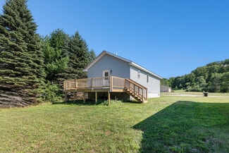 14066 Deer Valley Ln, Beulah, MI 49617