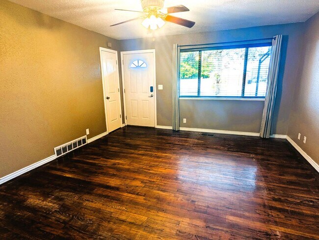 317 W 930 N, Clearfield, UT 84015 - photo 4