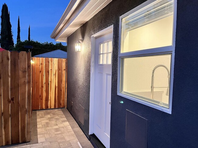 5246 Canoga Ave, Woodland Hills, CA 91364 - photo 4