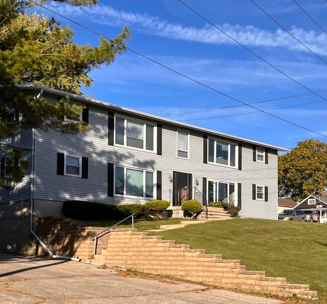 326 Menomonee St unit 4, Theresa, WI 53091 - photo 2