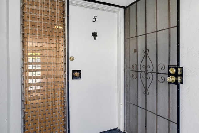 2352 Torrey Pines Rd unit 2352 Torrey Pines un, La Jolla, CA 92037 - photo 2