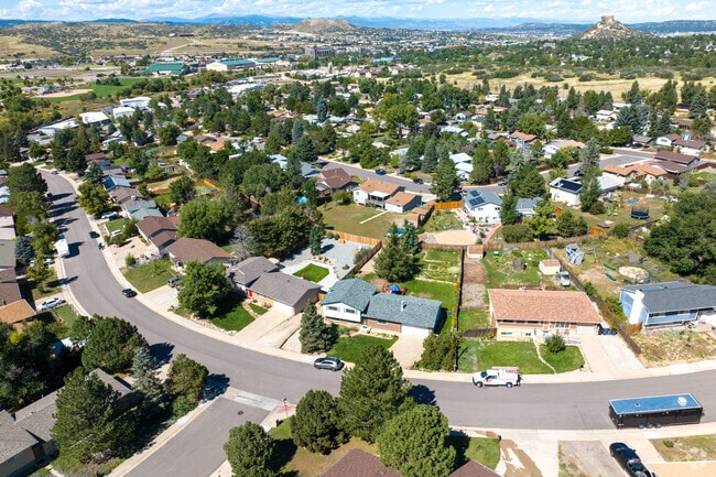 Glover-Baldwin Park neighborhood in Castle Rock offers a diverse mix of homes.