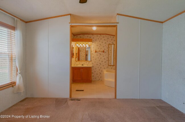 209 2nd St SW, Belfield, ND 58622 - photo 5