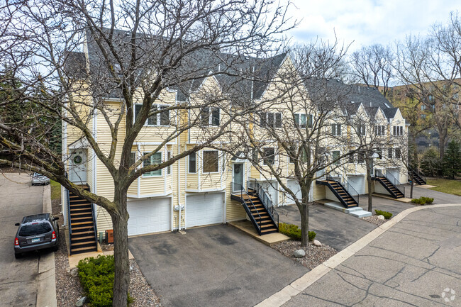 These St. Anthony West Three-Story Townhomes are within a few miles of Downtown Minneapolis.