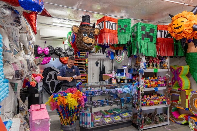 Mega Piñata in Balboa Heights creates custom piñatas for special occasions and holidays.