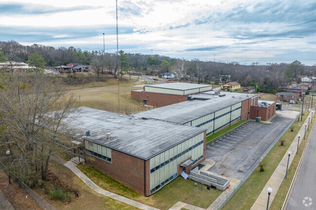 Malachi Wilkerson Middle School provides ample learning opportunities for students.