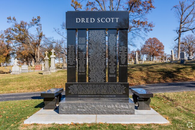 Many locals like to take long walks through scenic Calvary and Bellefontaine Cemeteries.