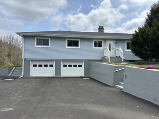 52 Arcadia Rd, Hope Valley, RI 02832