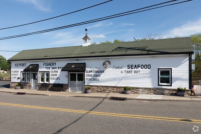 Keyport Fishery draws visitors for fresh seafood caught in nearby Raritan Bay.