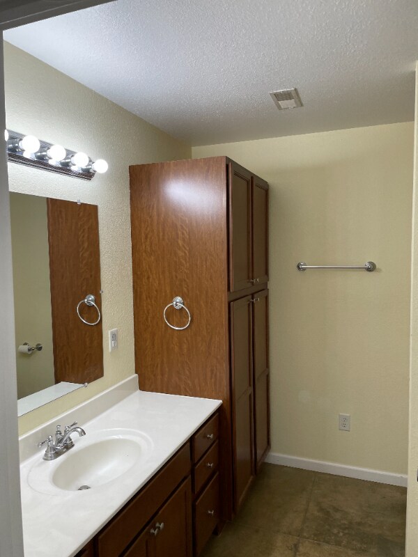 1108 Red Roof Dr, Huntingburg, IN 47542 - photo 3