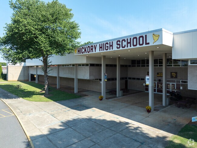 The entrance to Hickory High School.