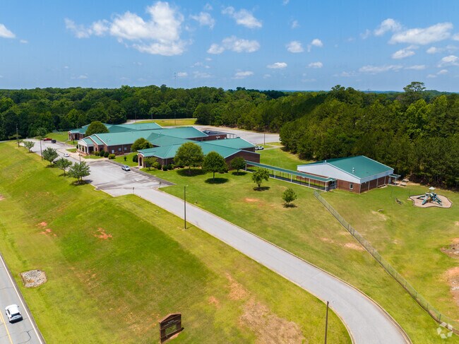 Glanton Elementary School has a large campus with green landscapes.