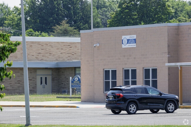 Jefferson Elementary School in Succasunna has a student-teacher ratio of 11 to 1.