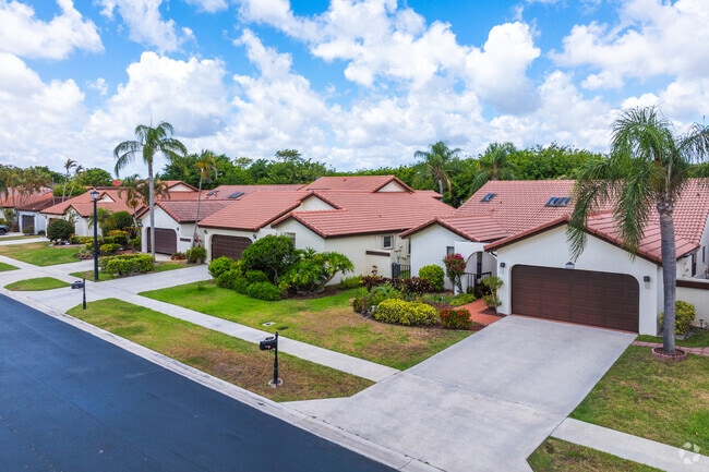 Palm trees shade Spanish-revival homes along Boca del Mar’s sidewalk-lined streets.