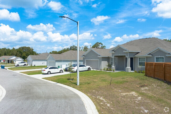 Home prices in Lake Hamilton  Prices typically range from $250,000 to $550,000.