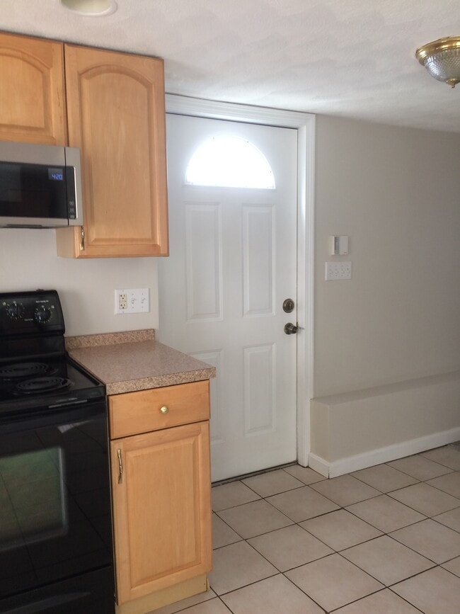 37 Cecilian Ave unit 1st floor, Revere, MA 02151 - photo 4