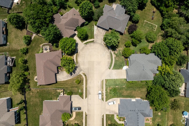 The Bedford Walk neighborhood has many private cul-de-sacs that jut out from the main roads.