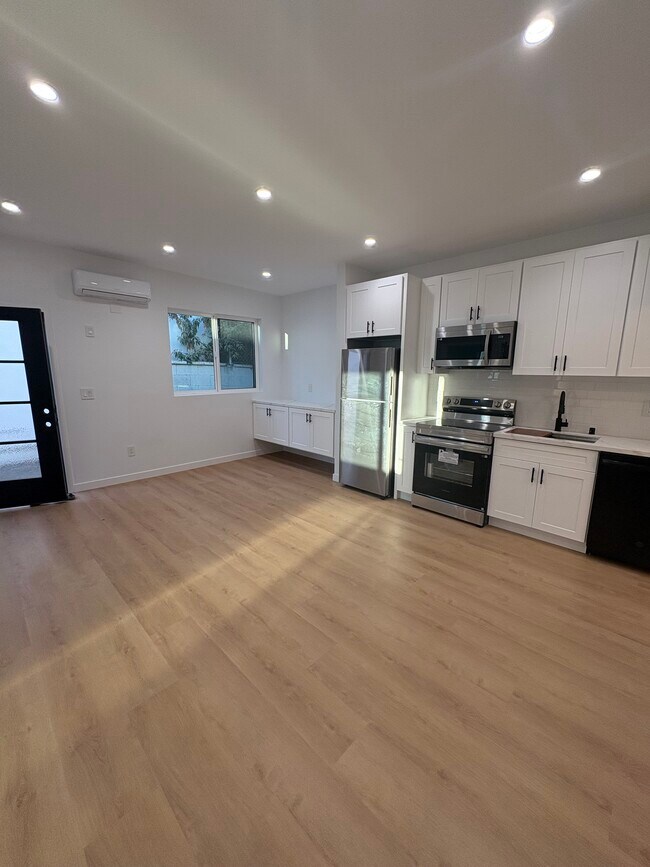 7834 S Harvard Blvd unit 7836 S Harvard, Los Angeles, CA 90047 - photo 5