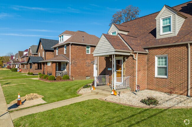 Single-family homes line the streets of Midland.