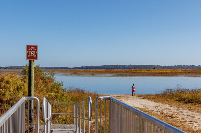 Whether you want to launch your boat or just slow down, Lake Jackson is the perfect location.