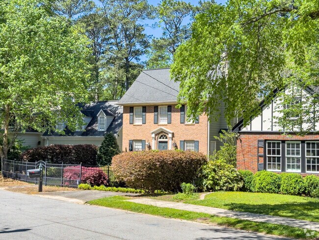 Multiple Homes Styles in a Row in the Peachtree Hills Neighborhood