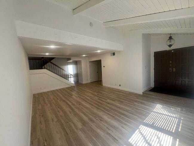 8470 Winnetka Ave unit 5, Winnetka, CA 91306 - photo 3