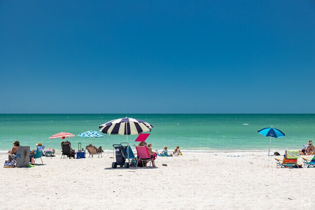 The Quarry is about 15 minutes from the beaches on the Gulf.