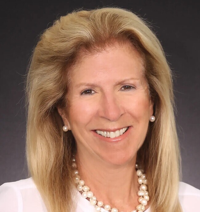 Lynda Surdam
