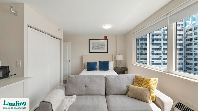 305 Dr M L K Jr St S unit 646, Saint Petersburg, FL 33705 - photo 2