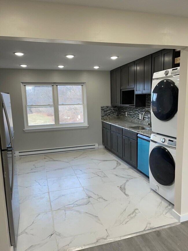 Sutton Place, Groton, CT 06340 - photo 3