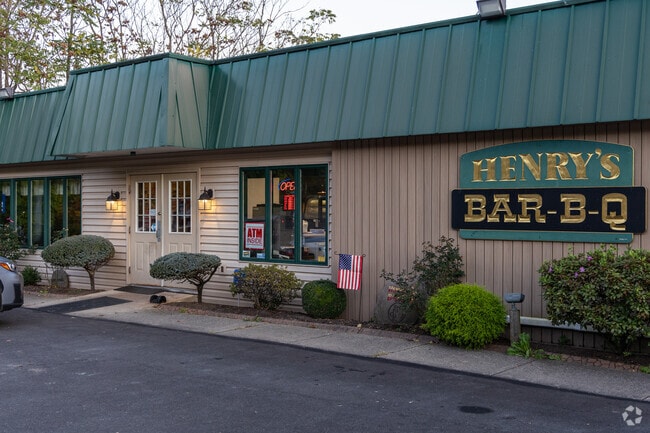 Henry's BBQ is a favorite of the residents in the Woodward neighborhood.