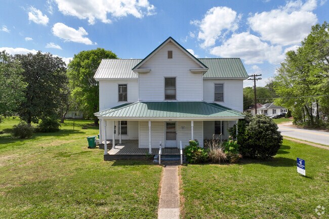 You can find several farmhouses with large yards within the Madison neighborhood.