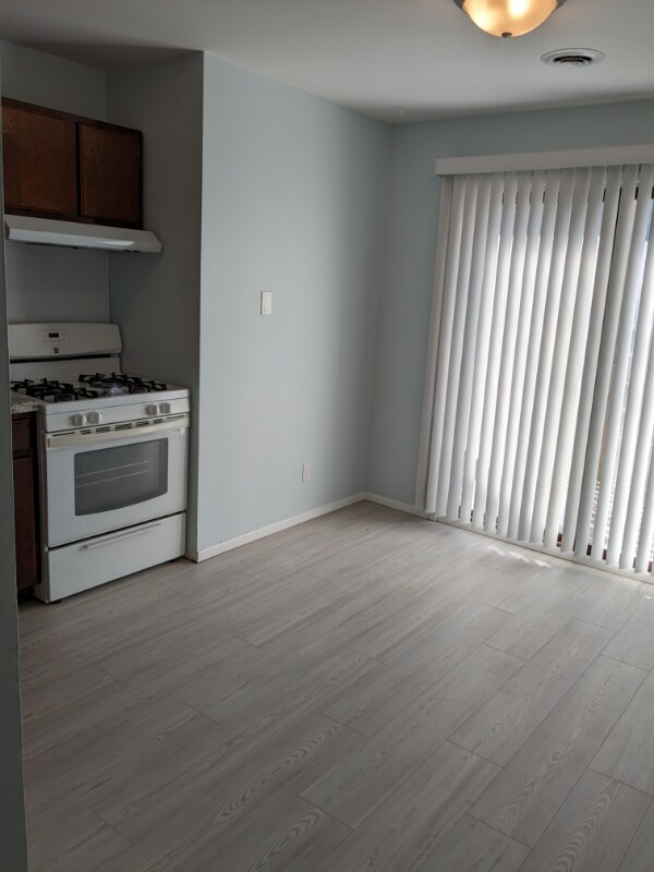 213 Logan St unit 213-3, Valparaiso, IN 46385 - photo 2