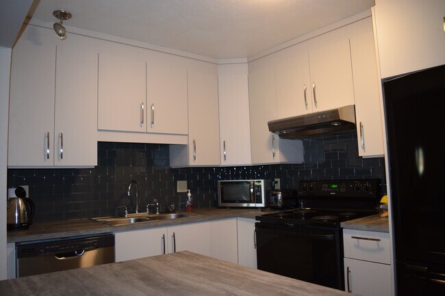 1211 Capri Isles Blvd unit 125, Venice, FL 34292 - photo 3