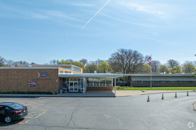 Milwaukee students can attend Parkway Elementary School.